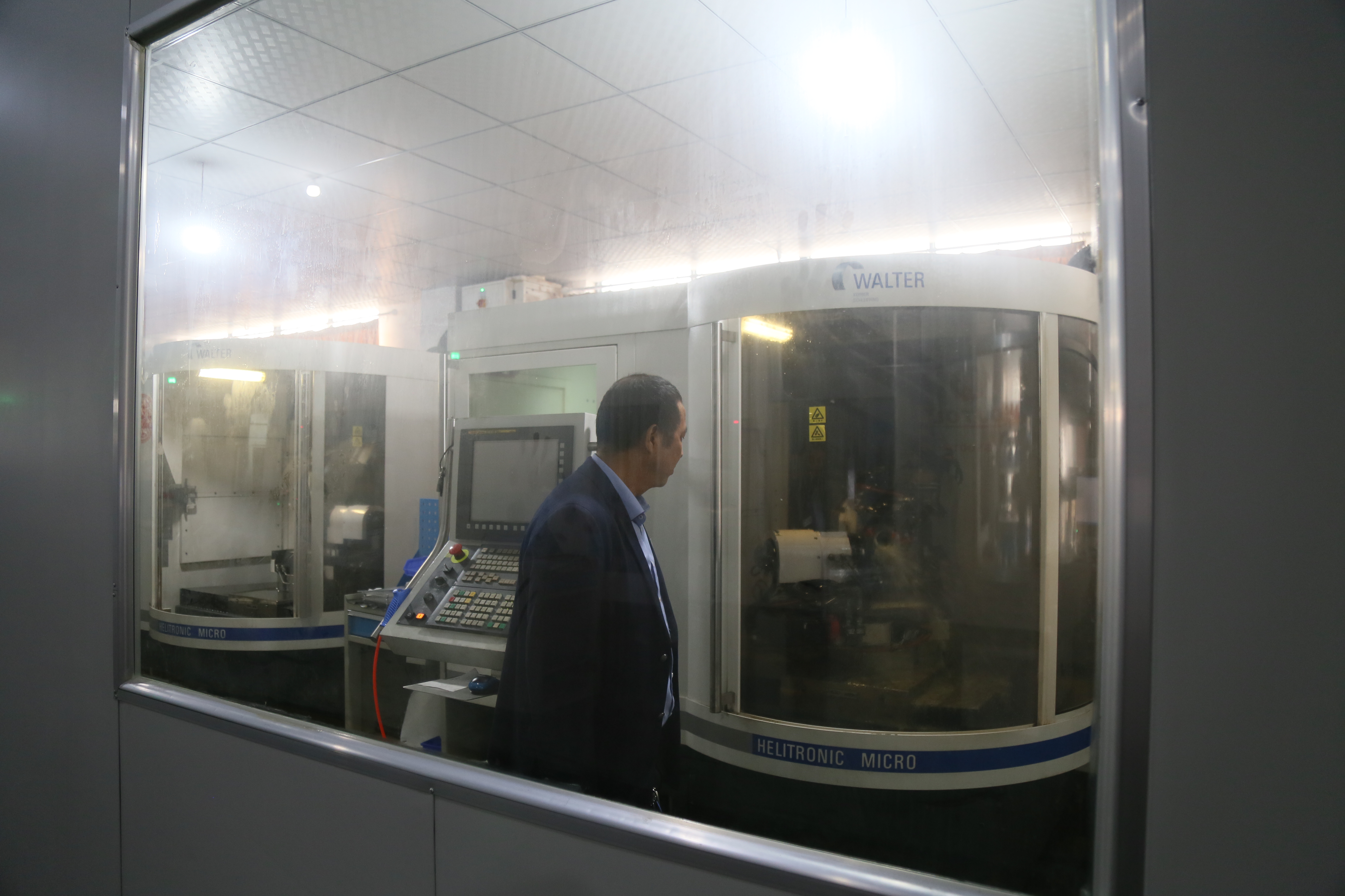 Solid Carbide End Mill for Aluminum 4-20mm with Coating 6mm 8mm 10mm CNC Tools Manufacturer Direct Sale