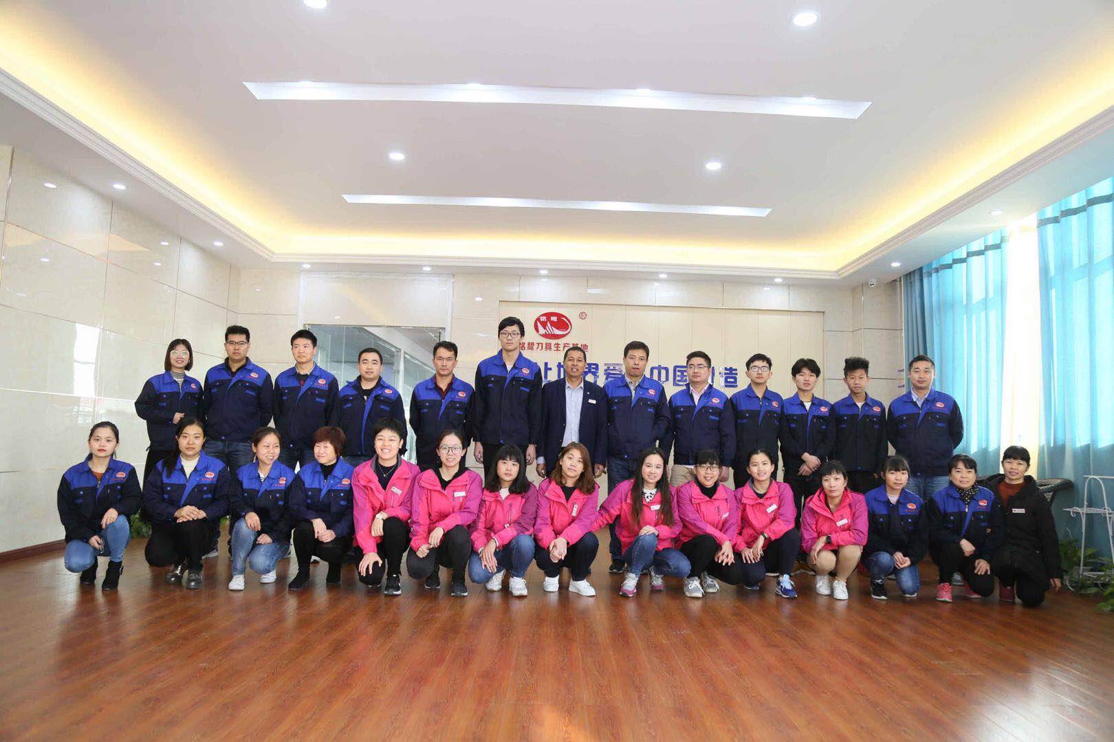 3 / 4 FLUTE SOLID CARBIDE Fresa per sgrossatura COARSE PITCH PROGRESSIVE UNEQUAL INDEX ROUGHING SINGLE END MILLS