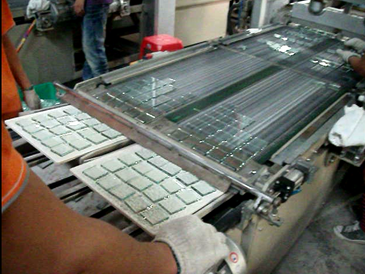 Automatic Stamp Glass Cutting Machine Glass Breaking Machine with Typesetting
