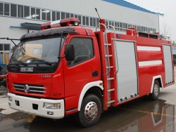 Dongfeng Duolika 4x2 water tank fire truck