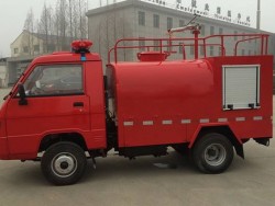 Mini Dongfeng 1200L water foam fire truck