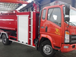 HOWO multifunctional water tanker fire truck