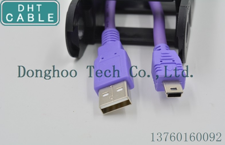 China A aan de Minib-Belemmeringsketen Kabel van Camerausb, Volledig Beschermd USB 2,0 kabel in Violette Kleur leverancier 