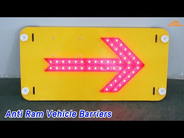 Flashing Anti Ram Vehicle Barriers Arrow LED Eye Catching For Guidance