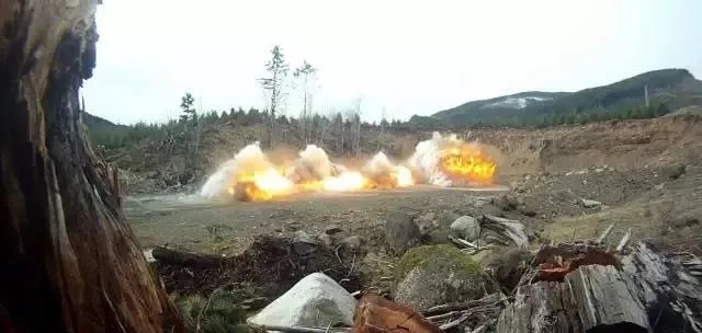 Boom!Explosive welding, have you ever seen it?