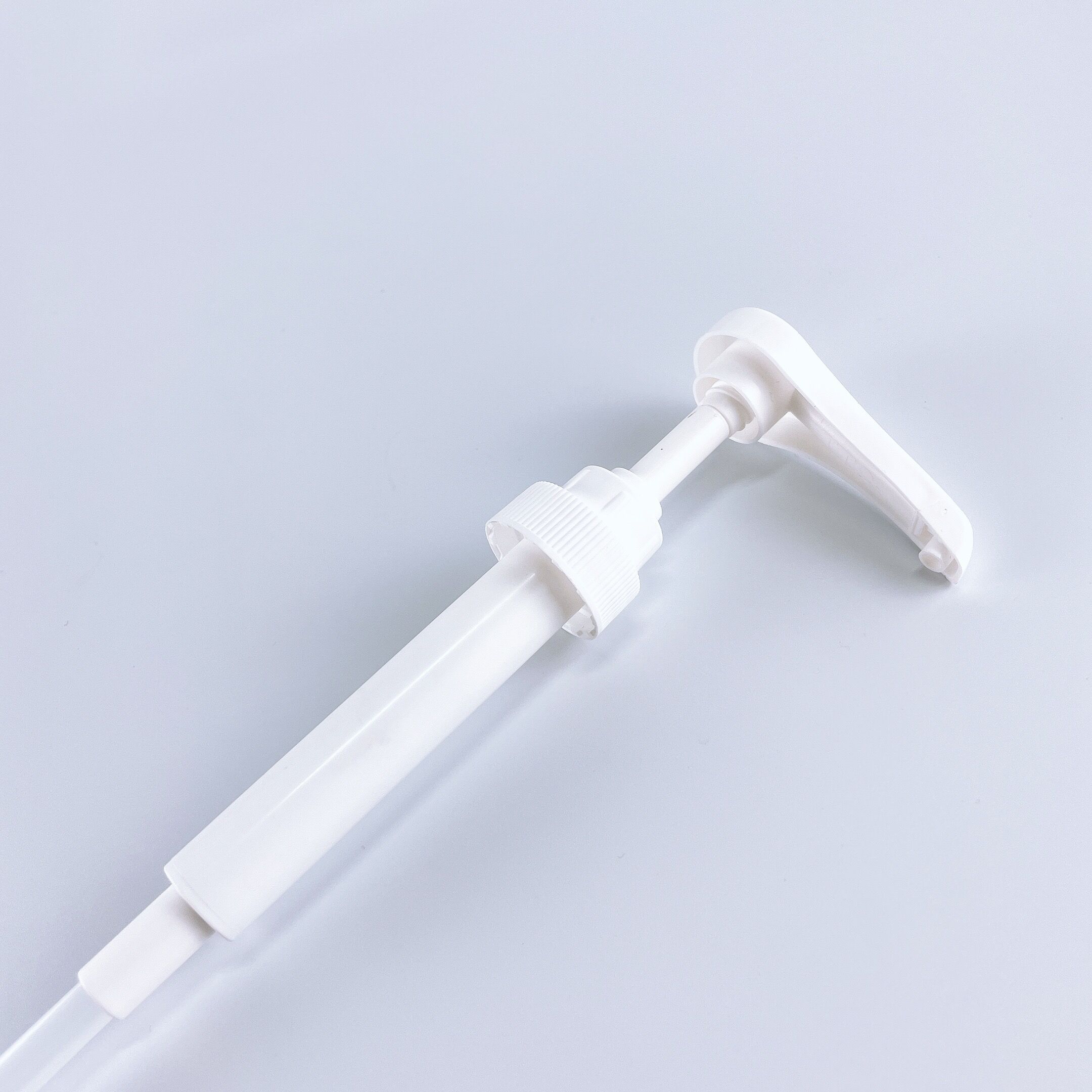 longue pompe en plastique de catégorie comestible de distributeur de pompe de bouteille de sirop du bec 28 400 10cc