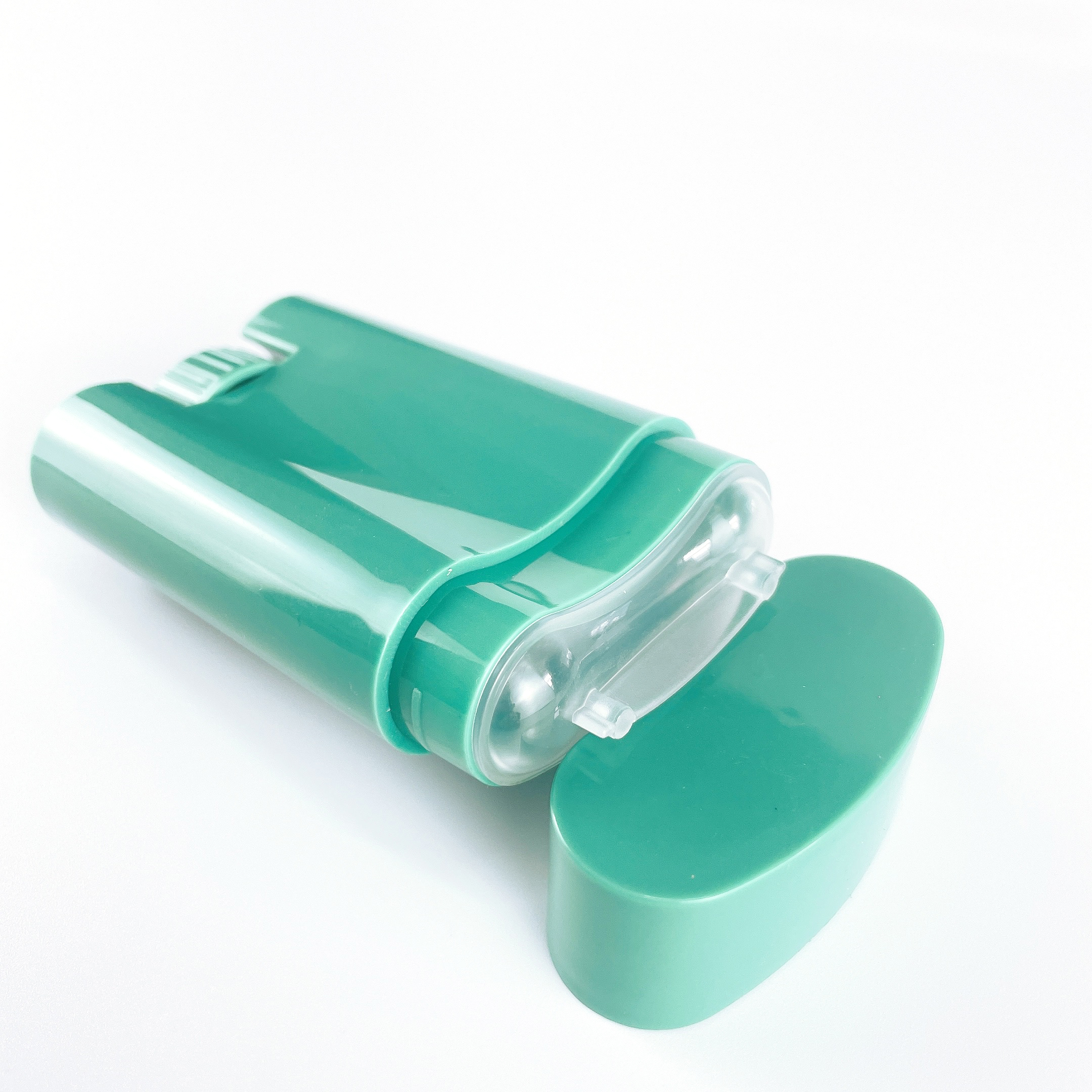 Préparez pour embarquer le conteneur plat en plastique vert de tube de boule du baume à lèvres 20ml avec la couverture faite par Yolio