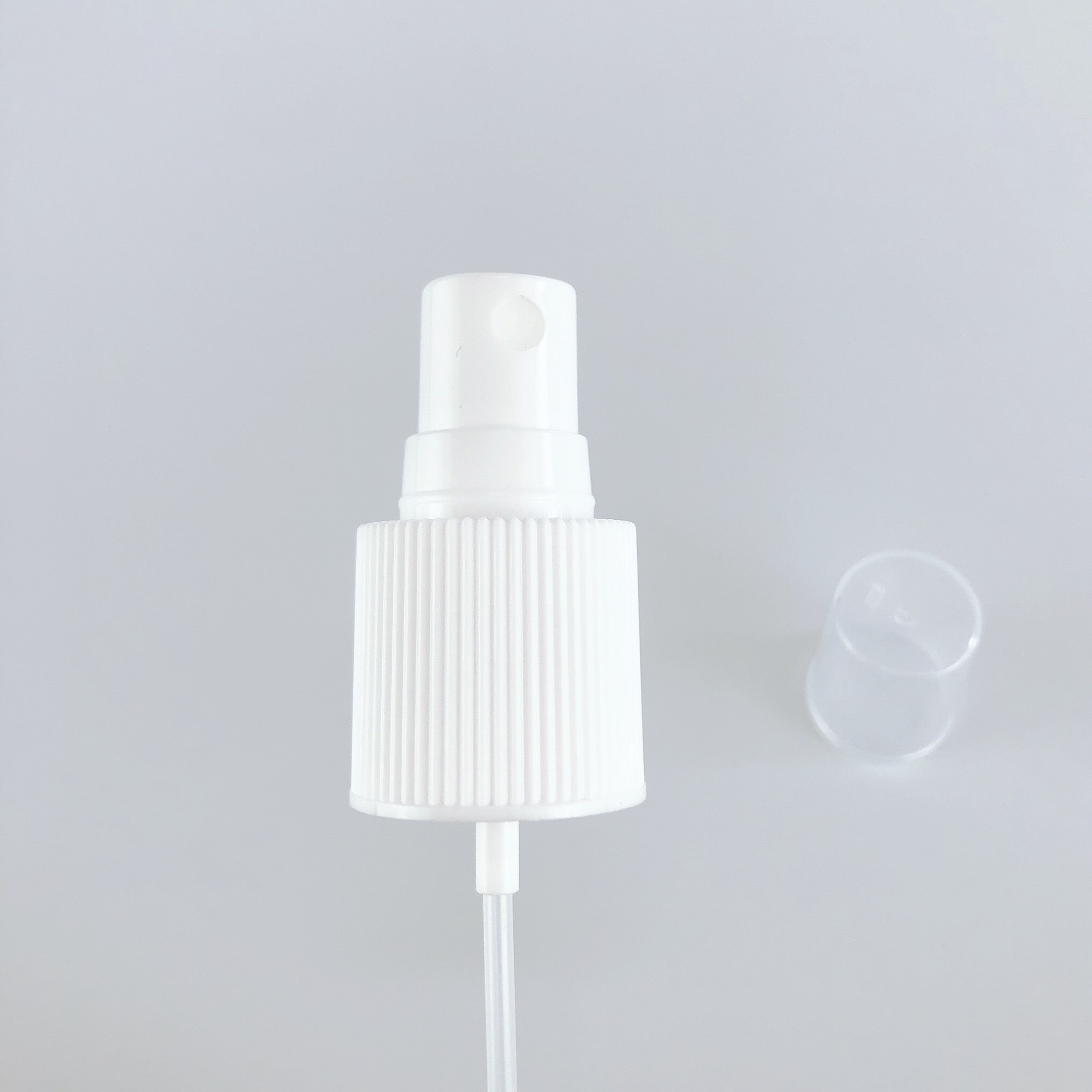 Aucun ne renverse 24/415 pulvérisateur fin nervuré de brume de couleur adapté aux besoins du client par vis